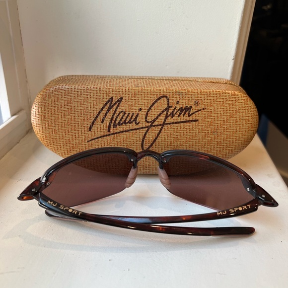 Maui Jim Brown MJ Sport Sunglasses with Gradient Lenses - Picture 2 of 3